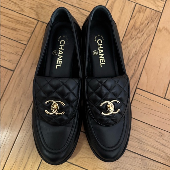 CHANEL Black Lambskin Quilted Loafers - Picture 4 of 8